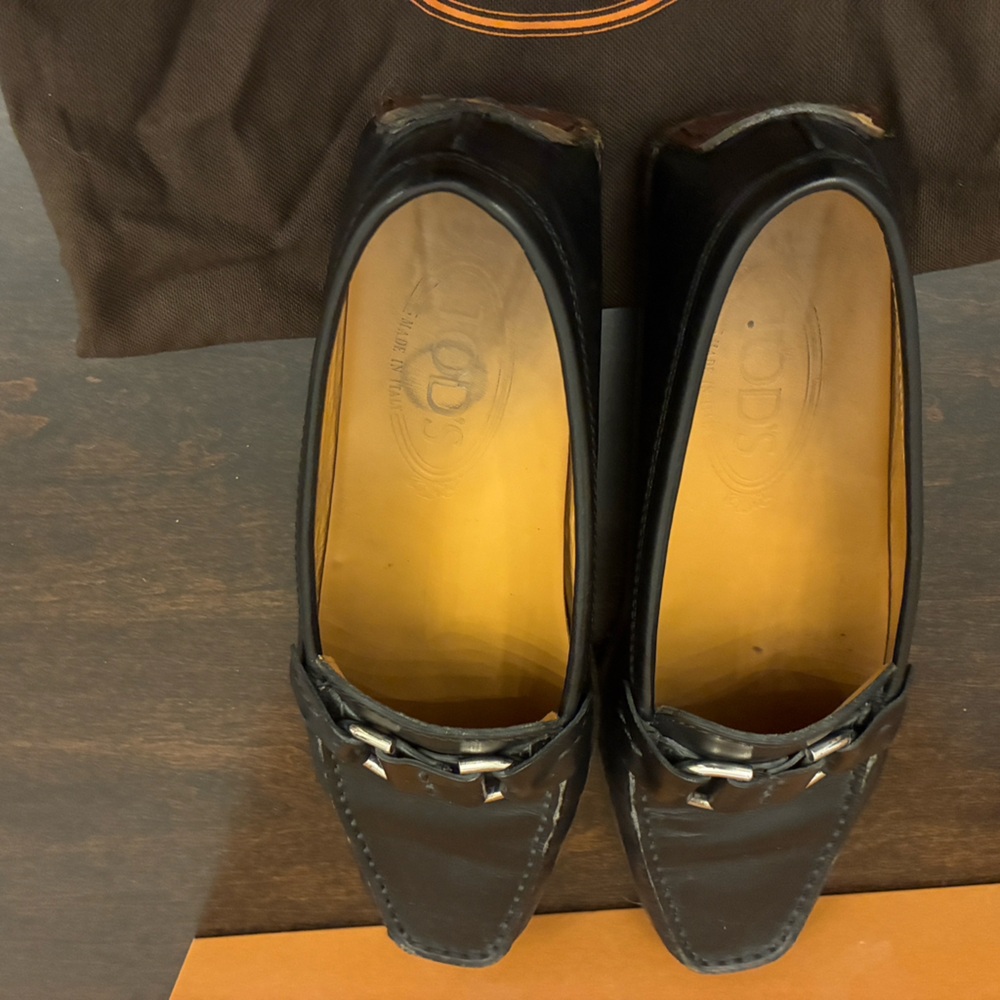 Tod's Classic Black Leather Driving Loafers Moccasins w silver accents. Size 37. - Picture 9 of 16